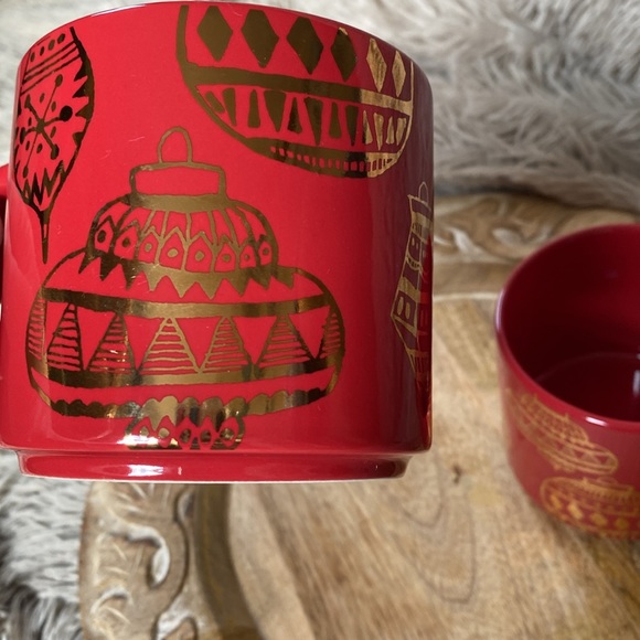 SET OF 2 STARBUCKS RED & GOLD ORNAMENT MUGS EUC - Picture 4 of 7